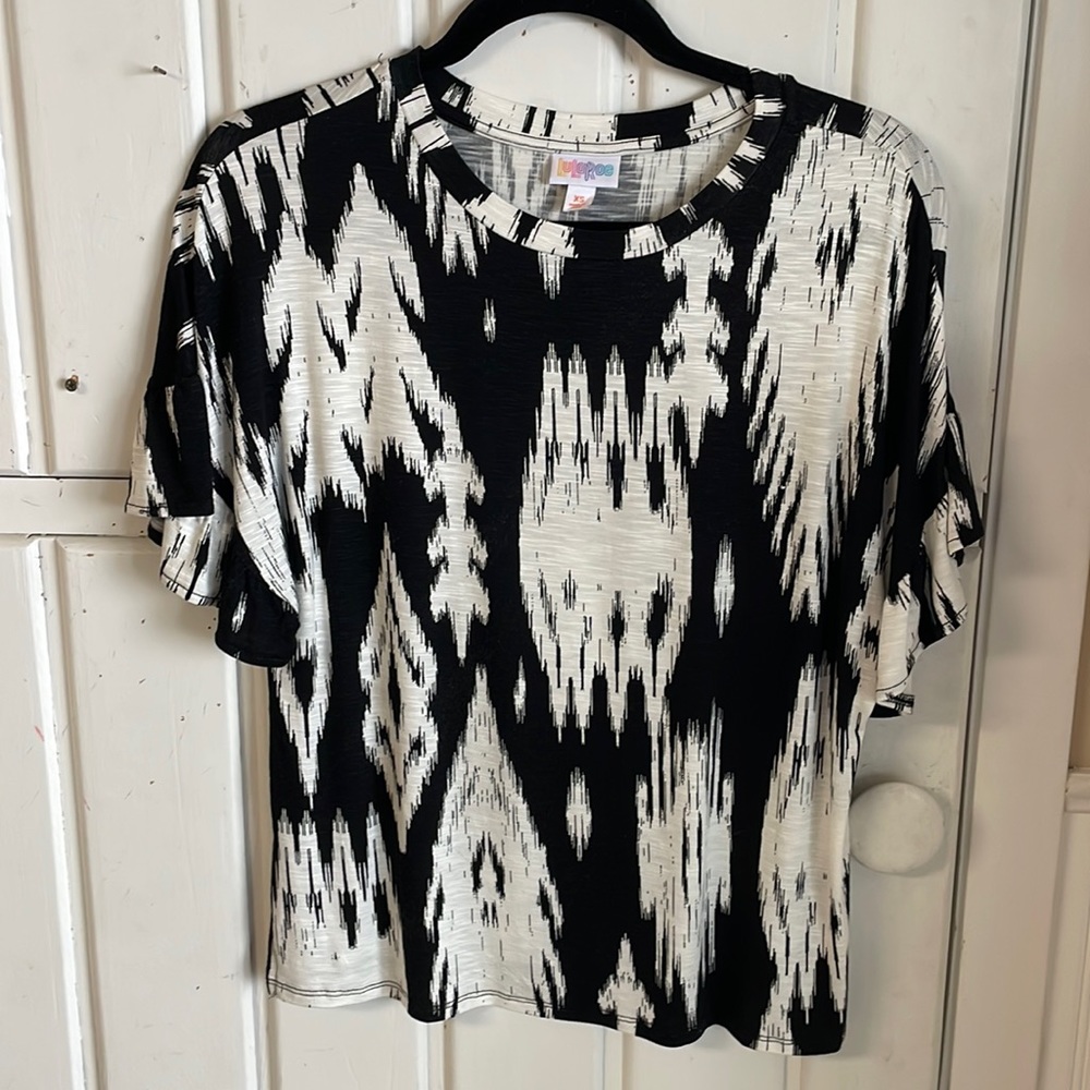 Black and white XS LuLaRoe top